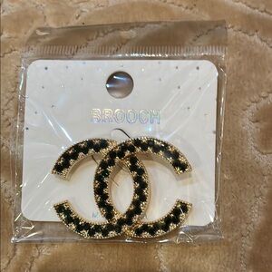 Elegant Black and Gold Brooch